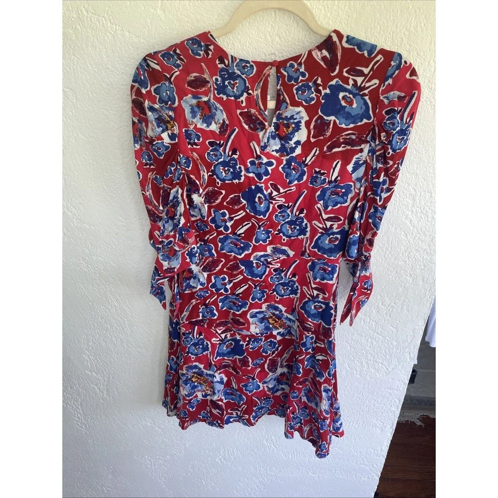 FREE PEOPLE DRESS  Size 2 Red, White, & Blue Floral Short Sleeve V-Neck New XS